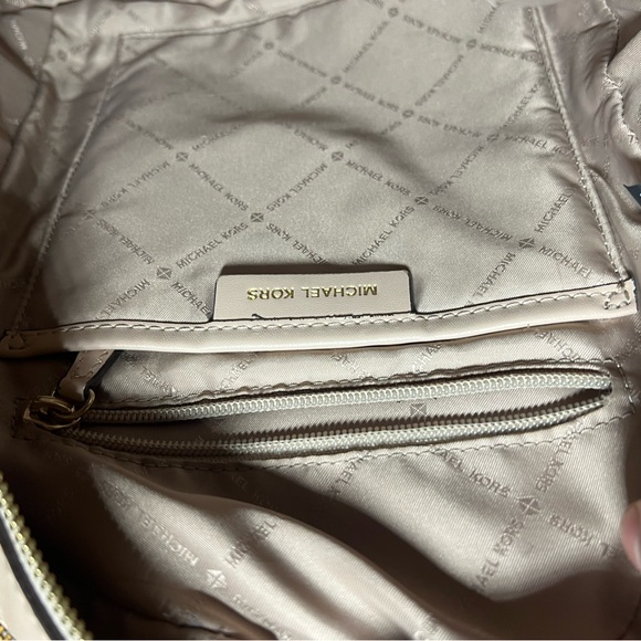 MICHAEL KORS Jaycee Medium Backpack - Picture 8 of 11